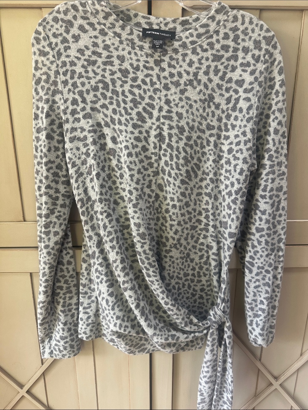 Fifteen Twenty Gray Leopard Tie-Side Long Sleeve Top sz Medium
